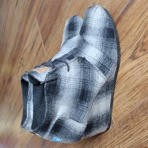 Toms plaid wedges size 9.5